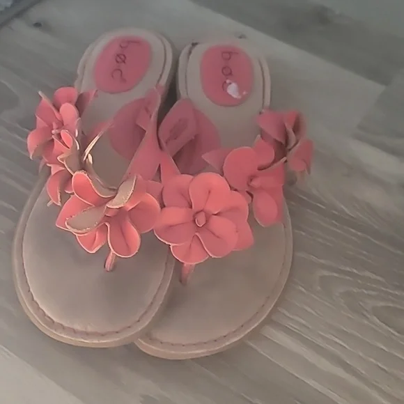 b.o.c. Women's Sandals 8M Red Pink Floral Flip Flop Flower Vegan Leather Shoes - Picture 4 of 9